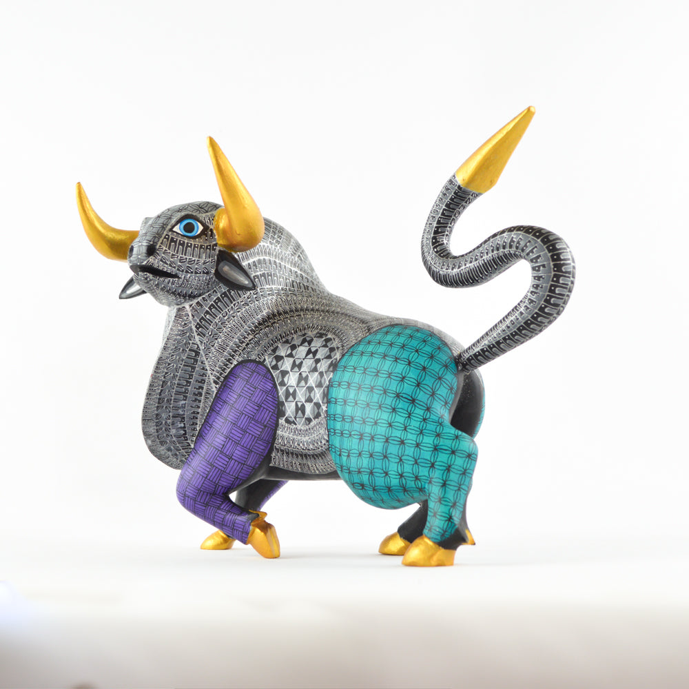 Alebrije Bull Oaxacan Wood Carving - magiamexica.com