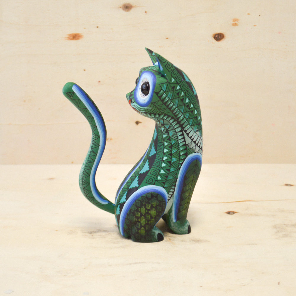 Alebrije Cat Oaxacan Wood Carving - magiamexica.com