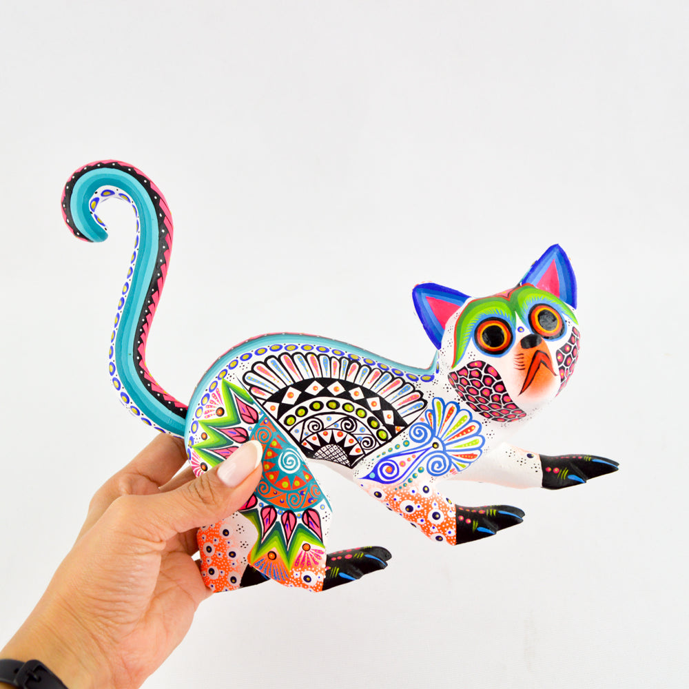 Lemur Alebrije Oaxacan Wood Carving - magiamexica.com