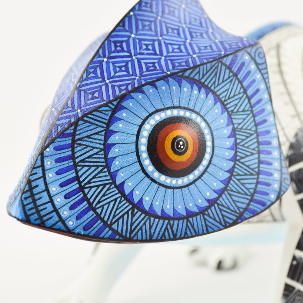 Chameleon Alebrije Oaxacan Wood Carving - magiamexica.com