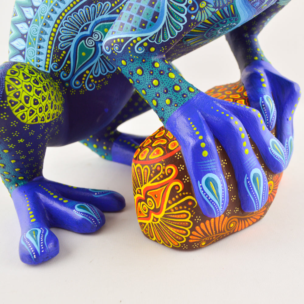 Alebrije Frog Oaxacan Wood Carving - magiamexica.com