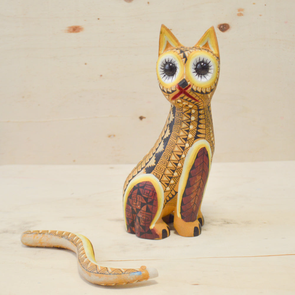 Alebrije Cat Oaxacan Wood Carving - magiamexica.com