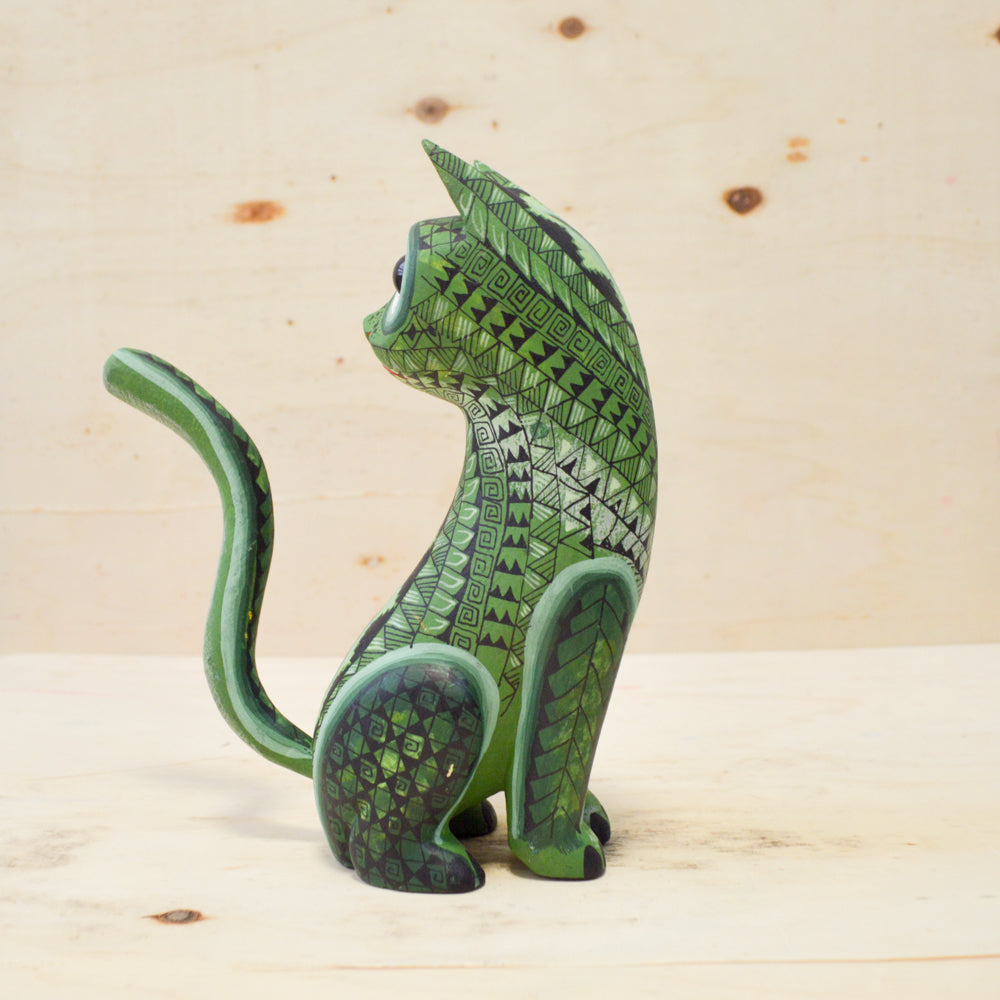 Alebrije Cat Oaxacan Wood Carving - magiamexica.com