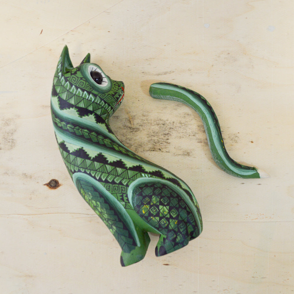 Alebrije Cat Oaxacan Wood Carving - magiamexica.com