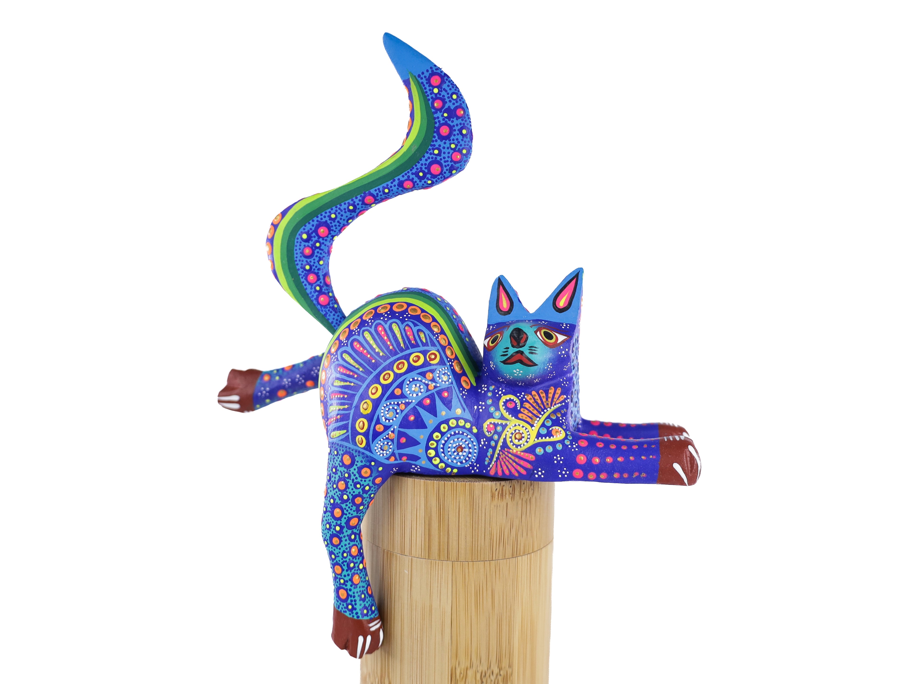 Cat Alebrije | Oaxacan Hand-Painted Copal Wood Carving | Magia Mexica
