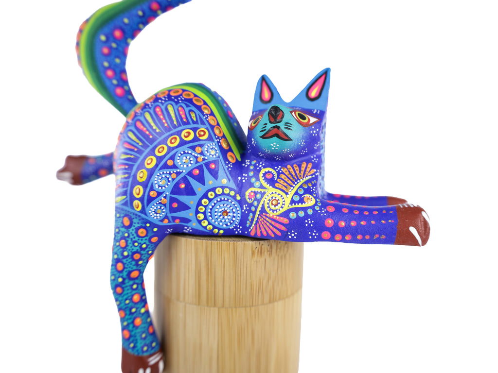 Cat Alebrije | Oaxacan Hand-Painted Copal Wood Carving | Magia Mexica