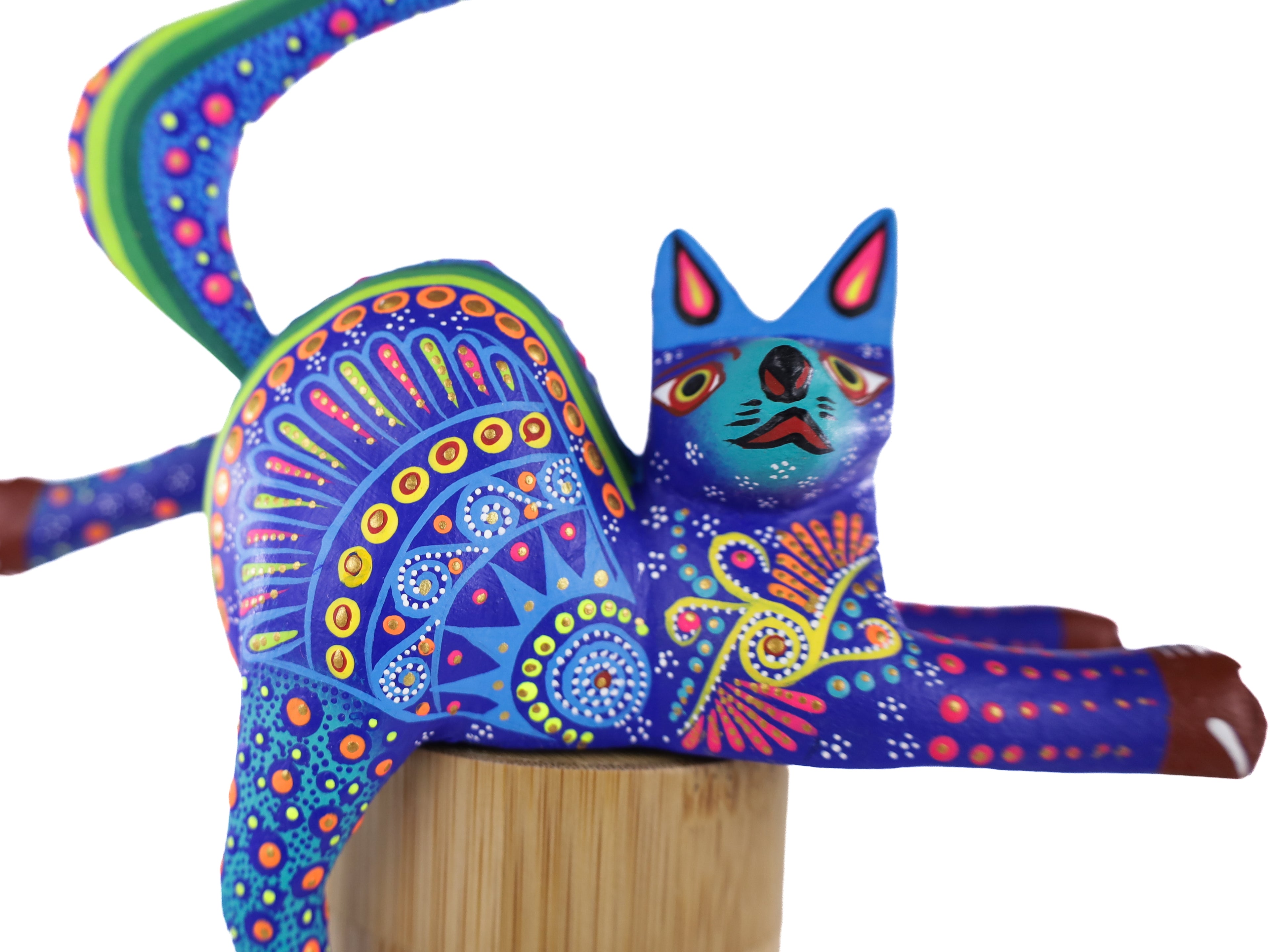 Cat Alebrije | Oaxacan Hand-Painted Copal Wood Carving | Magia Mexica