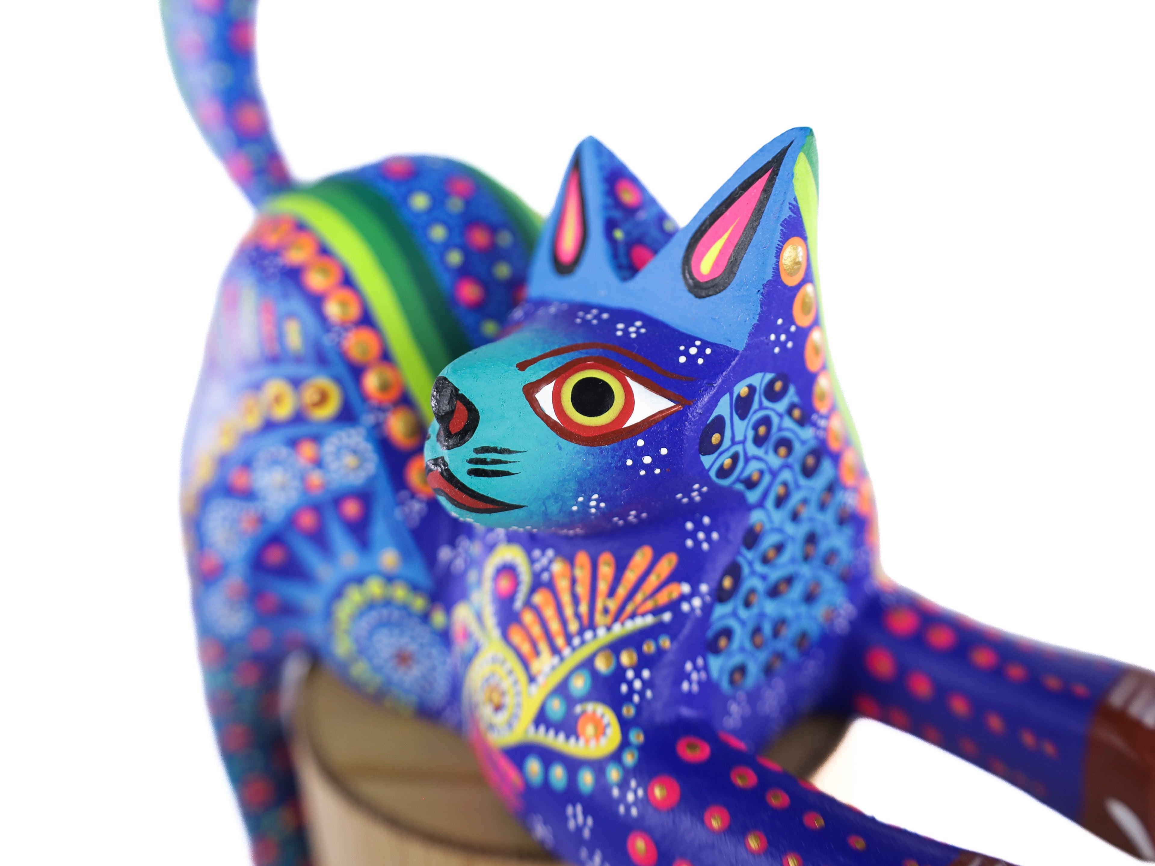 Cat Alebrije | Oaxacan Hand-Painted Copal Wood Carving | Magia Mexica
