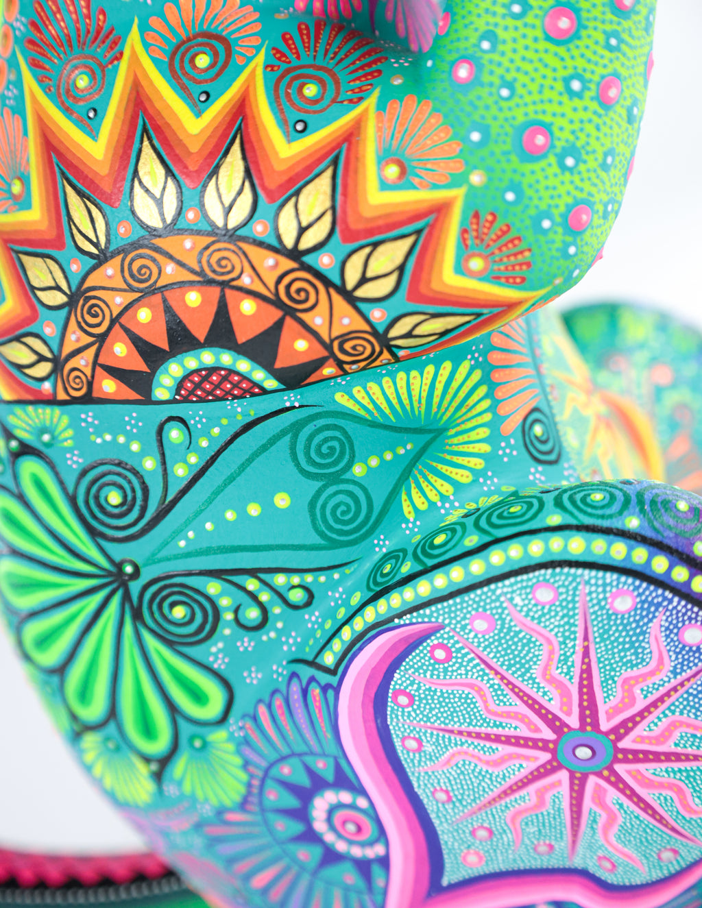 Ratón Alebrije | Oaxacan Hand-Painted Copal Wood Carving | Magia Mexica