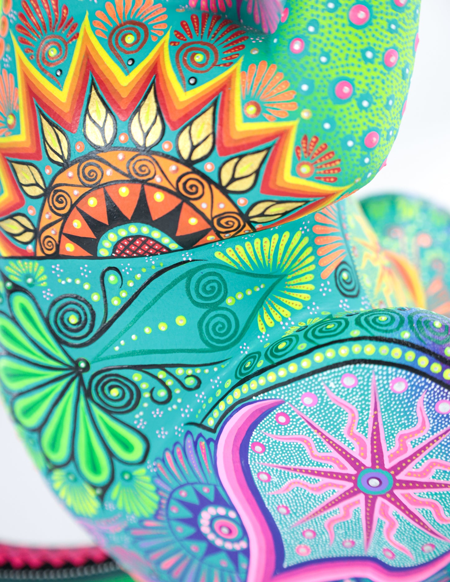 Ratón Alebrije | Oaxacan Hand-Painted Copal Wood Carving | Magia Mexica