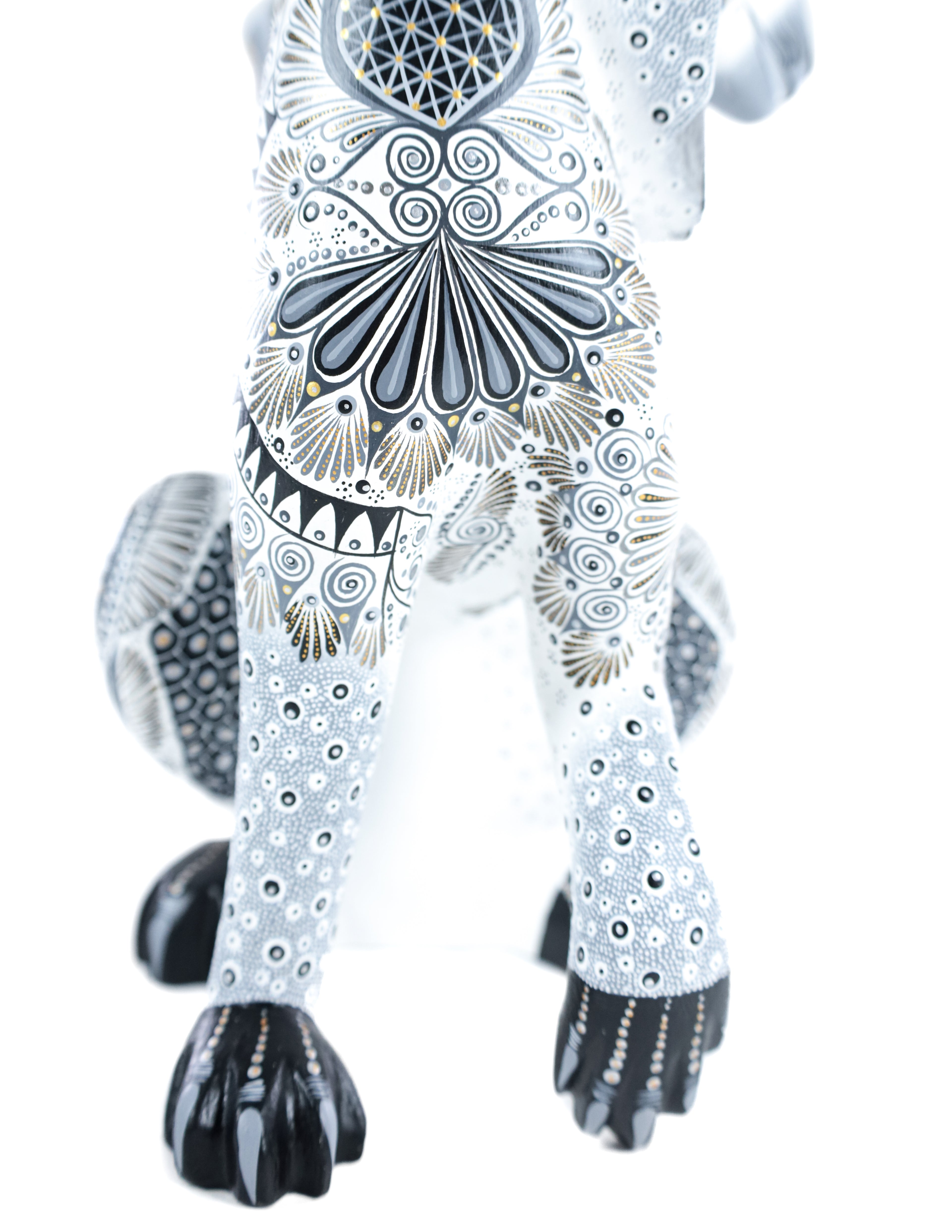 Gato Alebrije | Oaxacan Hand-Painted Copal Wood Carving | Magia Mexica