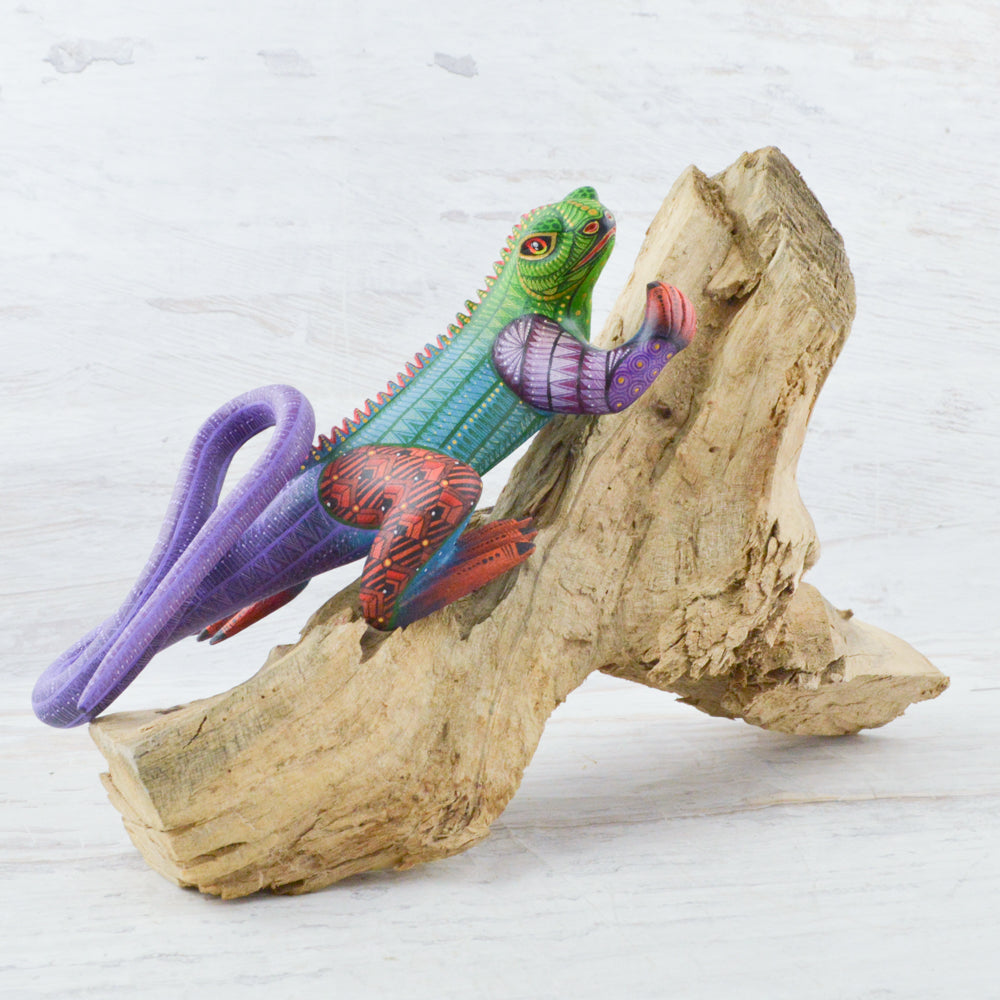 Alebrije Oaxacan Wood Carving Iguana - Magia Mexica