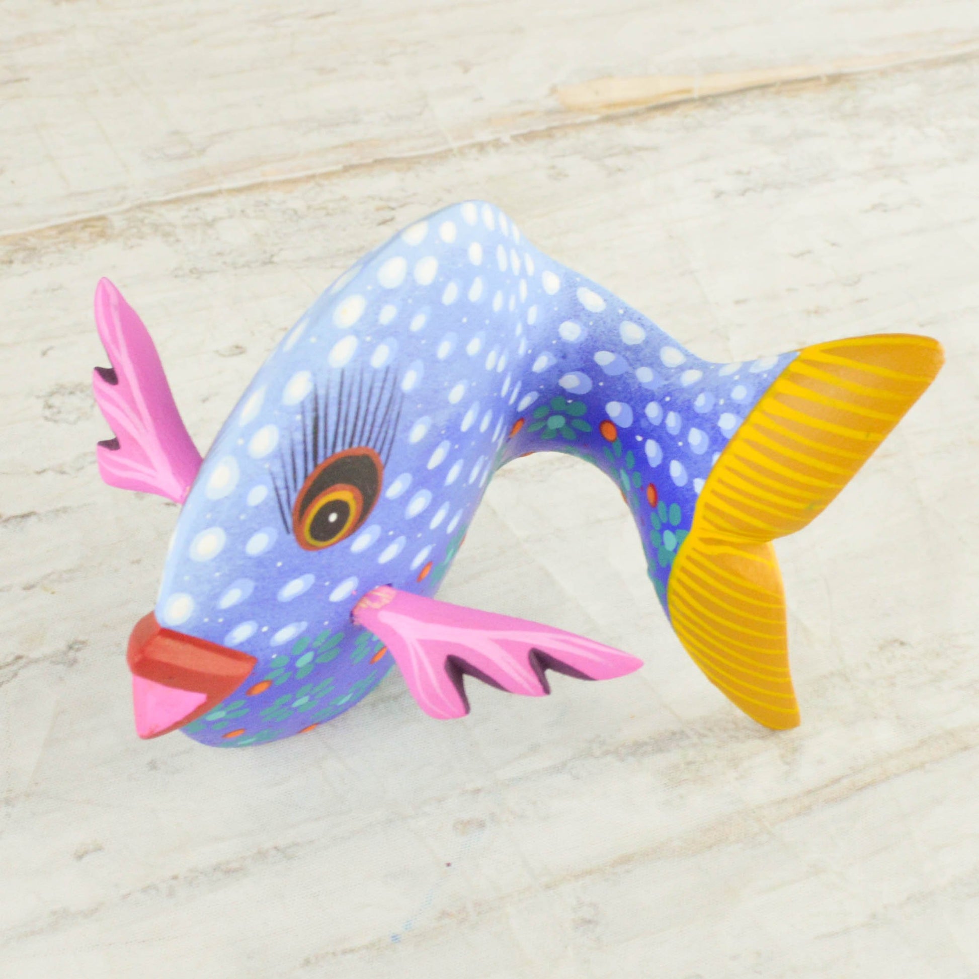 Fish Alebrije Oaxacan Wood Carving - Alebrije Huichol Mexican Folk art magiamexica.com