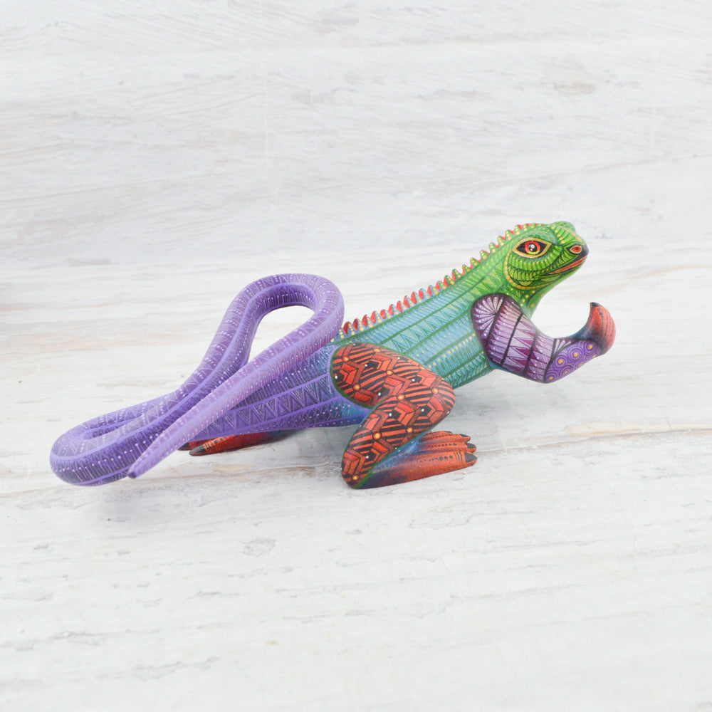 Alebrije Oaxacan Wood Carving Iguana - Magia Mexica