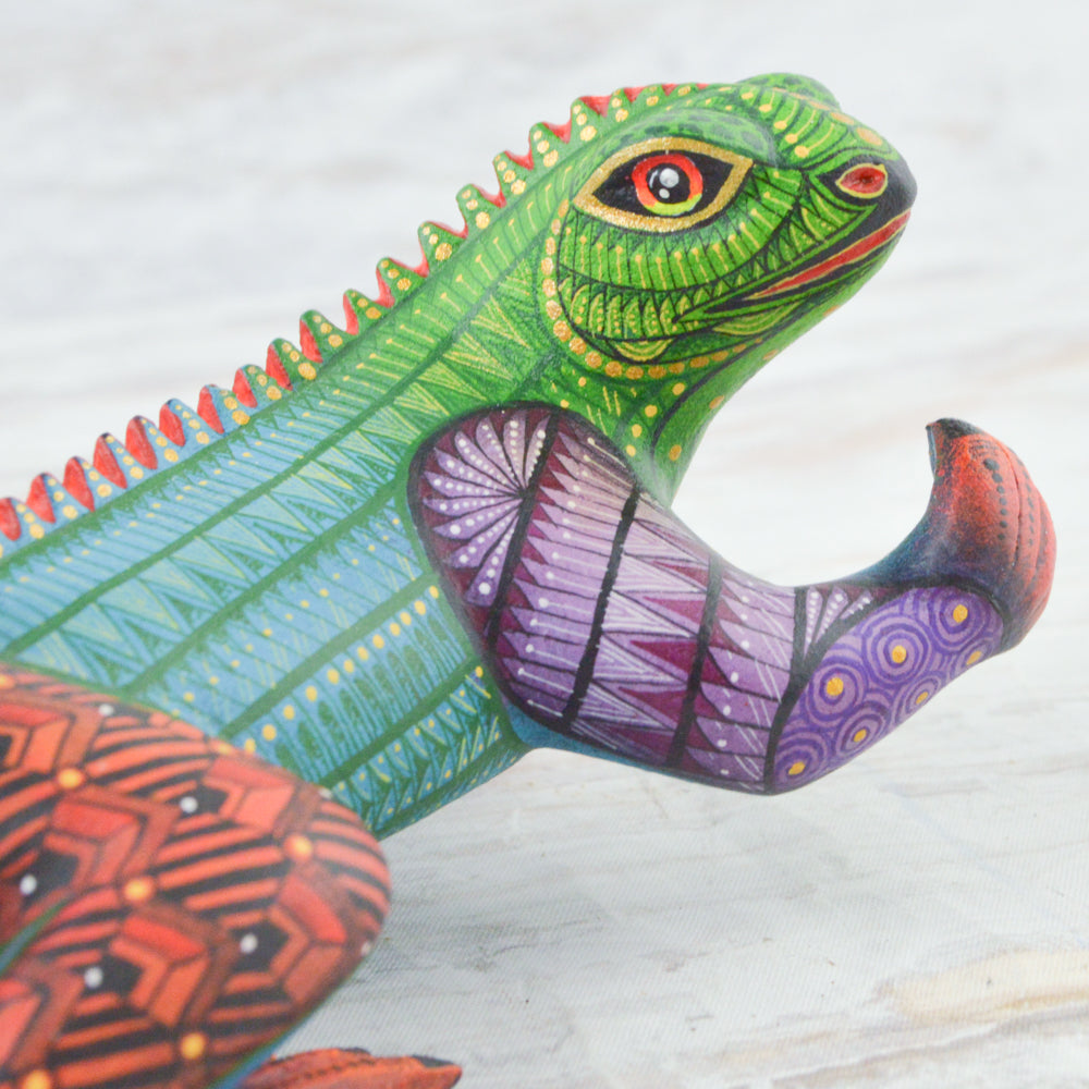 Alebrije Oaxacan Wood Carving Iguana - Magia Mexica