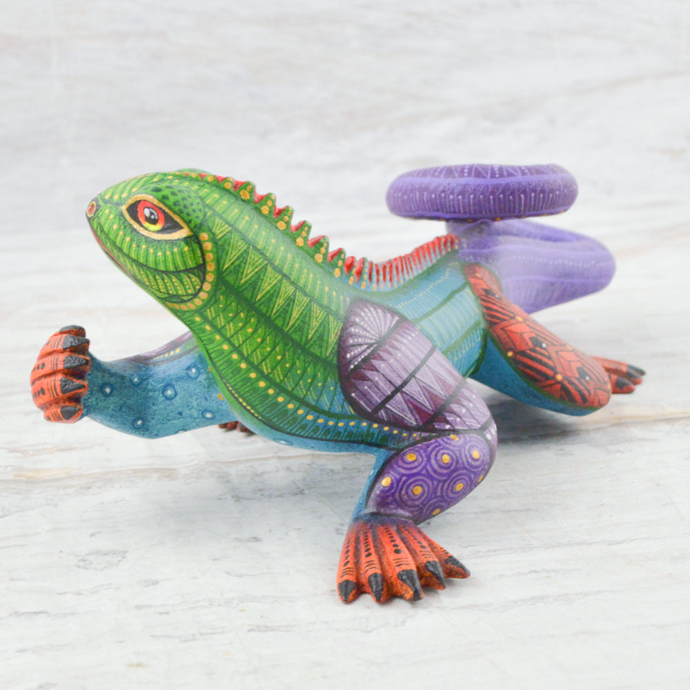 Alebrije Oaxacan Wood Carving Iguana - Magia Mexica