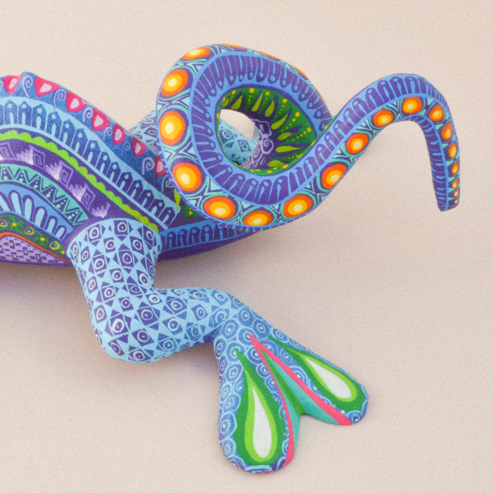 Chamaleon Alebrije Wood Carving - magiamexica.com