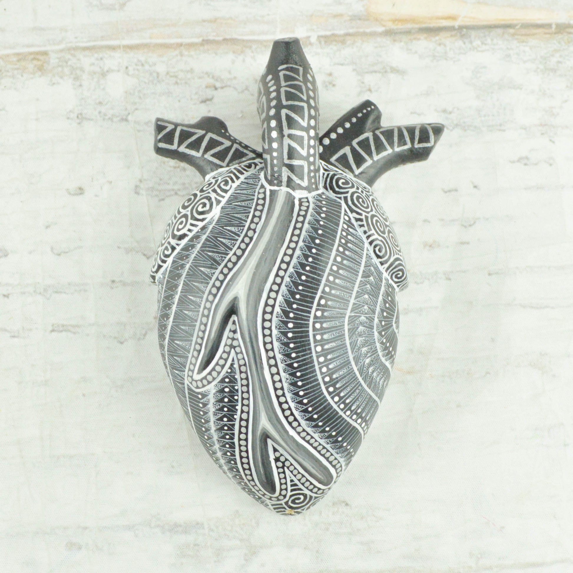 Heart Alebrije Oaxacan Wood Carving - Alebrije Huichol Mexican Folk art magiamexica.com