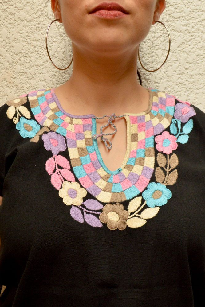 Embroidered Mexican Blouse | Black - Alebrije Huichol Mexican Folk art magiamexica.com