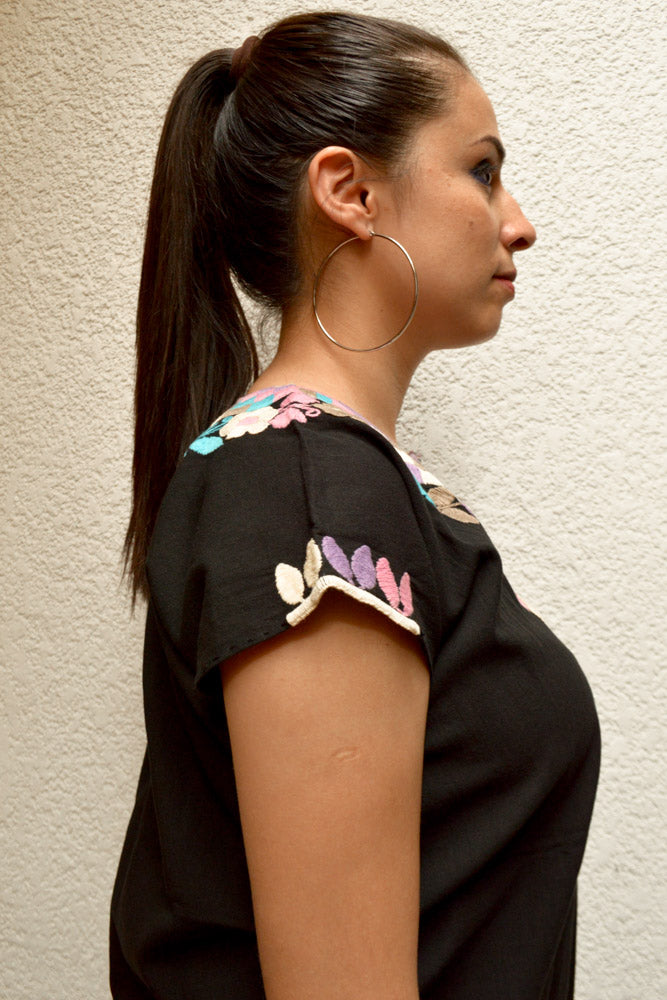 Embroidered Mexican Blouse | Black - Alebrije Huichol Mexican Folk art magiamexica.com