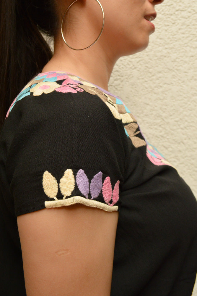 Embroidered Mexican Blouse | Black - Alebrije Huichol Mexican Folk art magiamexica.com