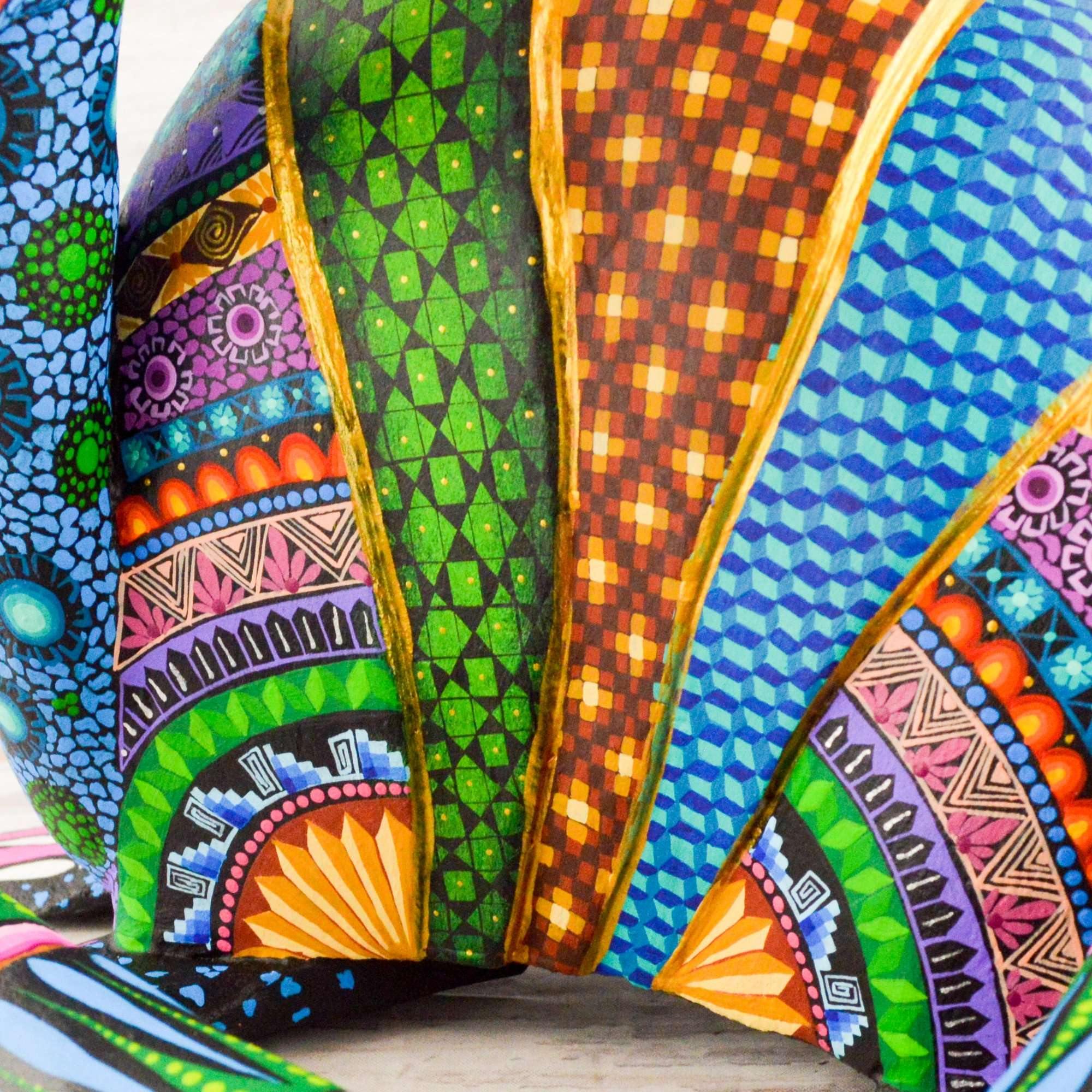 Armadillo Alebrije Oaxacan Wood Carving - Alebrije Huichol Mexican Folk art magiamexica.com