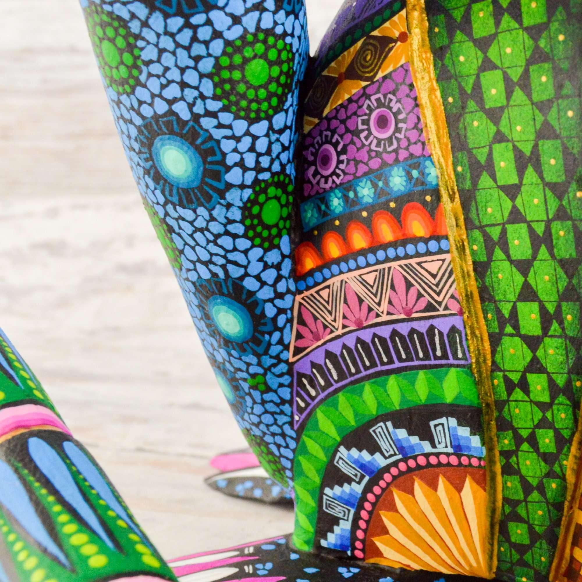 Armadillo Alebrije Oaxacan Wood Carving - Alebrije Huichol Mexican Folk art magiamexica.com