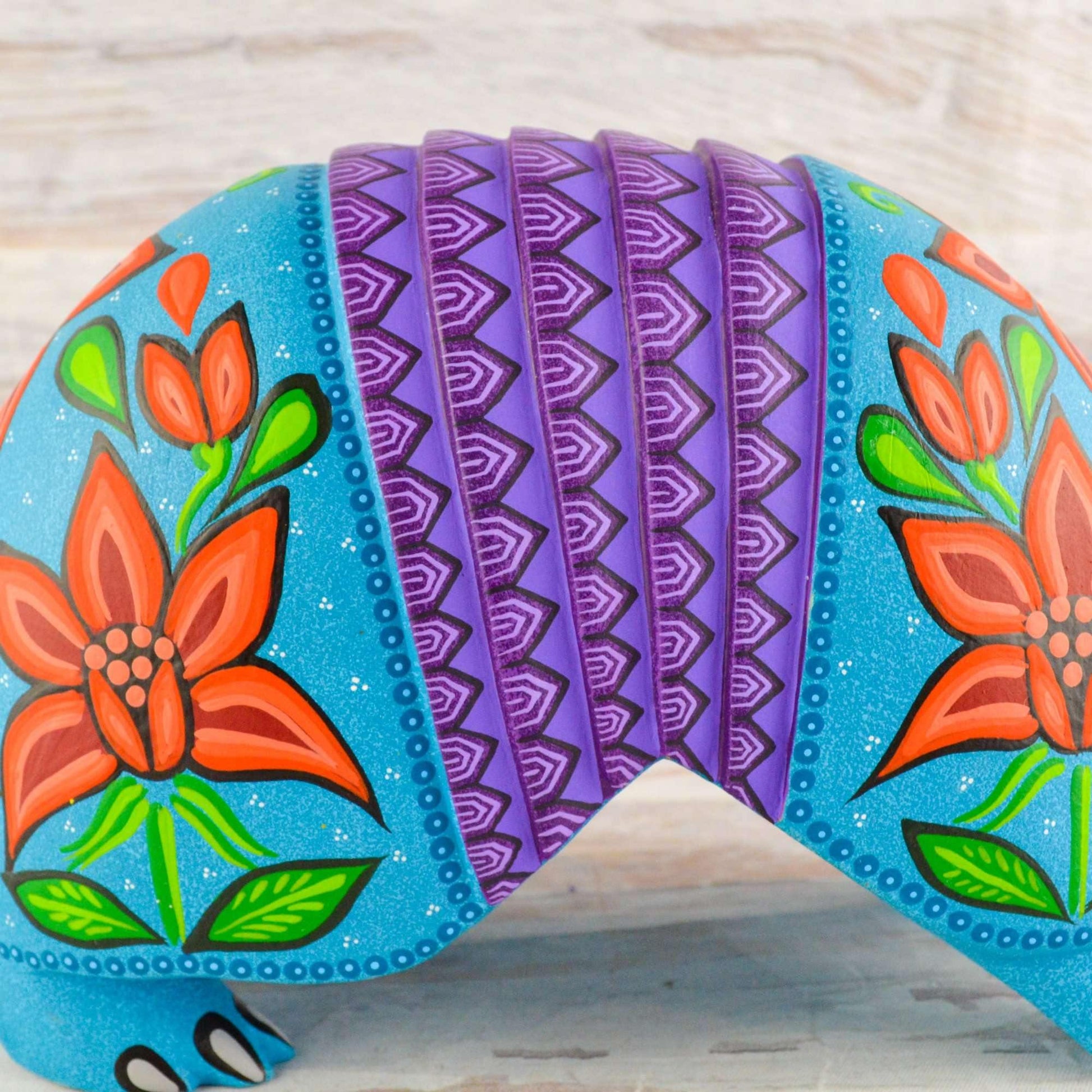 Armadillo Alebrije Oaxacan Wood Carving - Alebrije Huichol Mexican Folk art magiamexica.com