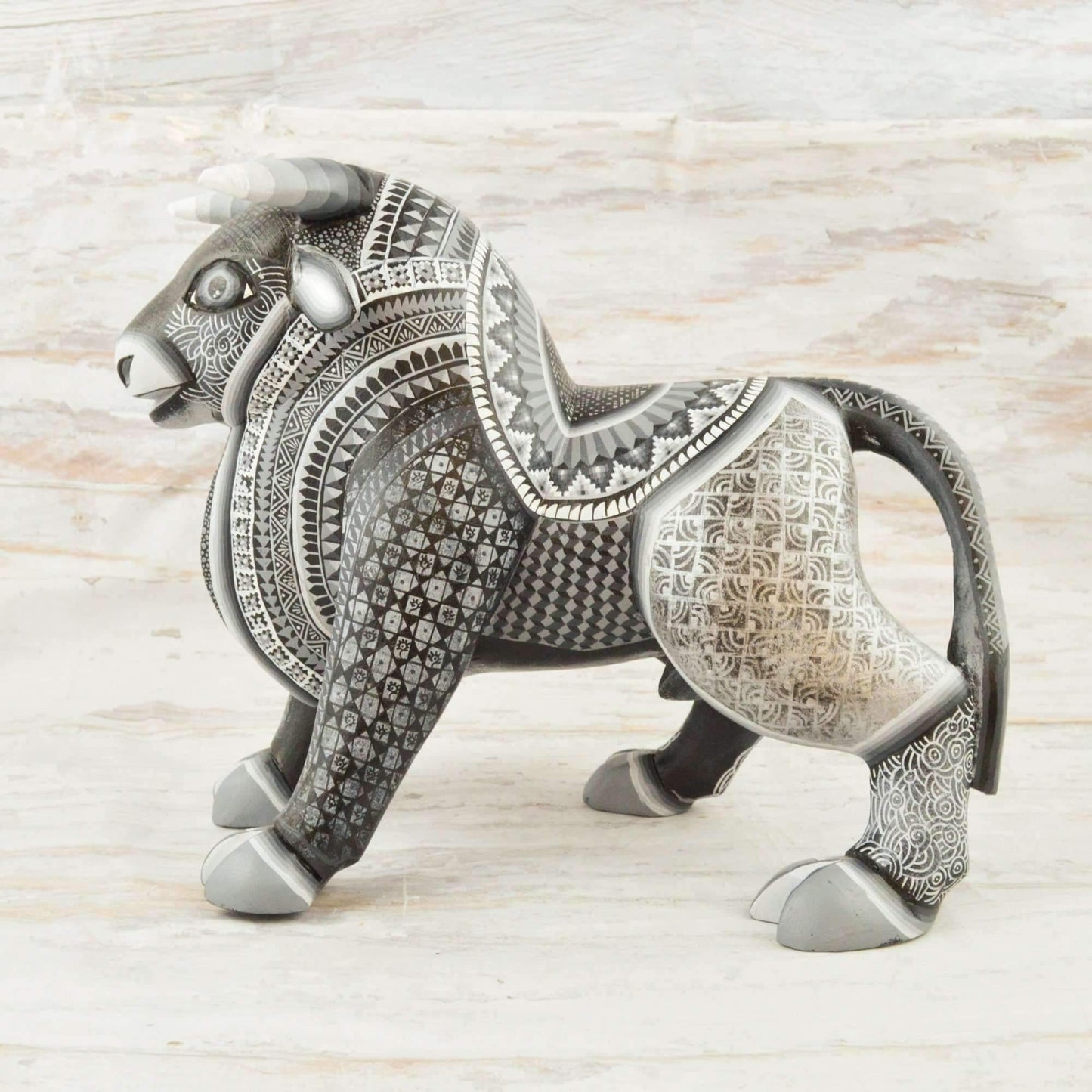 Bull Alebrije Oaxacan Wood Carving - Alebrije Huichol Mexican Folk art magiamexica.com