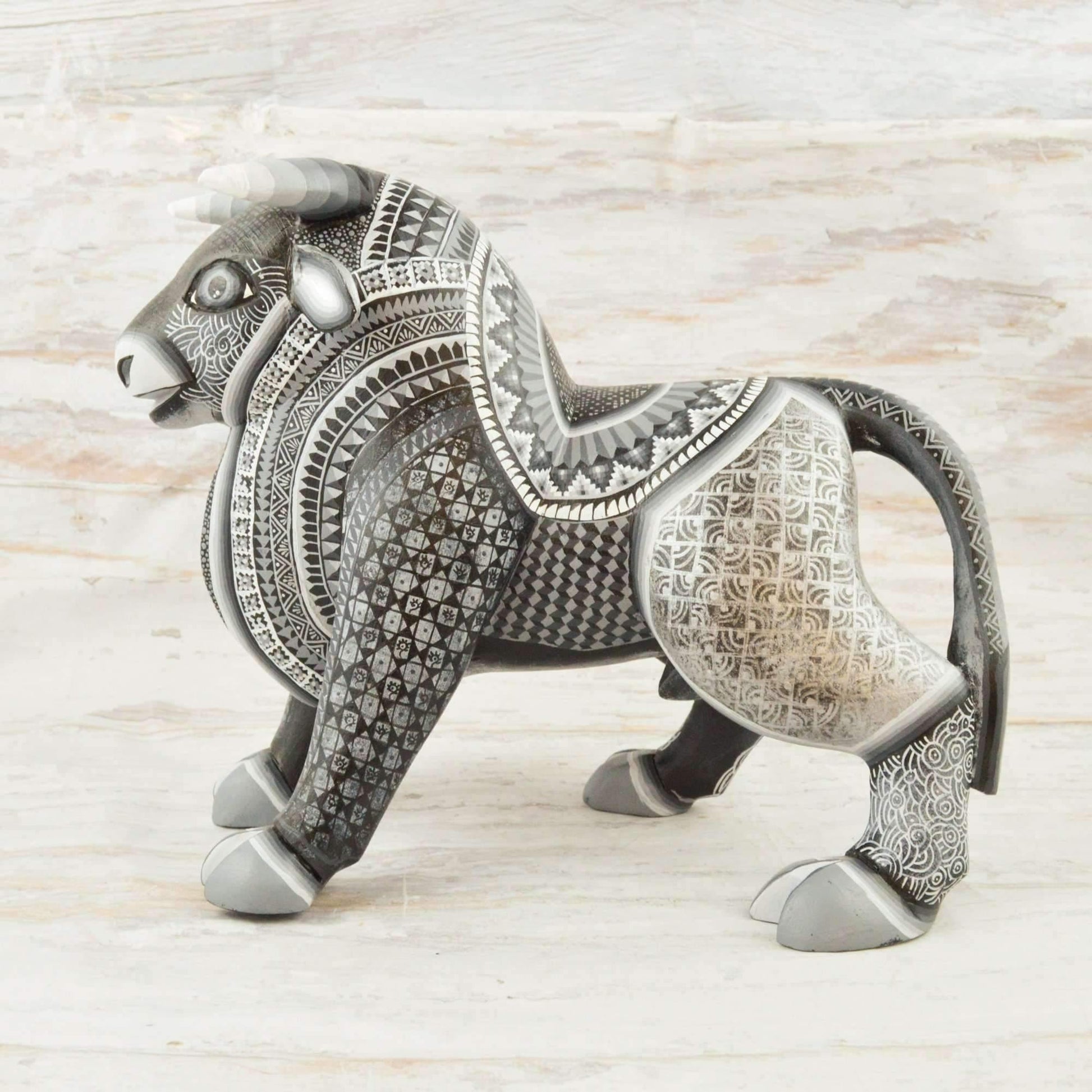 Bull Alebrije Oaxacan Wood Carving - Alebrije Huichol Mexican Folk art magiamexica.com
