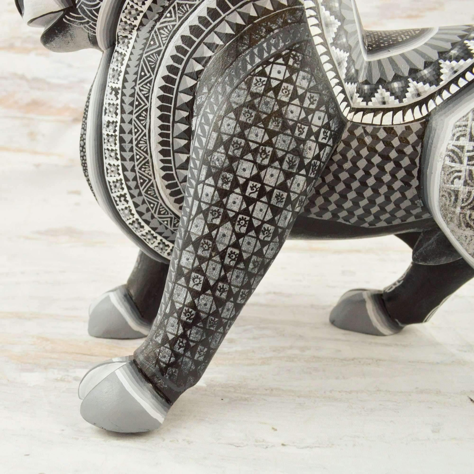 Bull Alebrije Oaxacan Wood Carving - Alebrije Huichol Mexican Folk art magiamexica.com