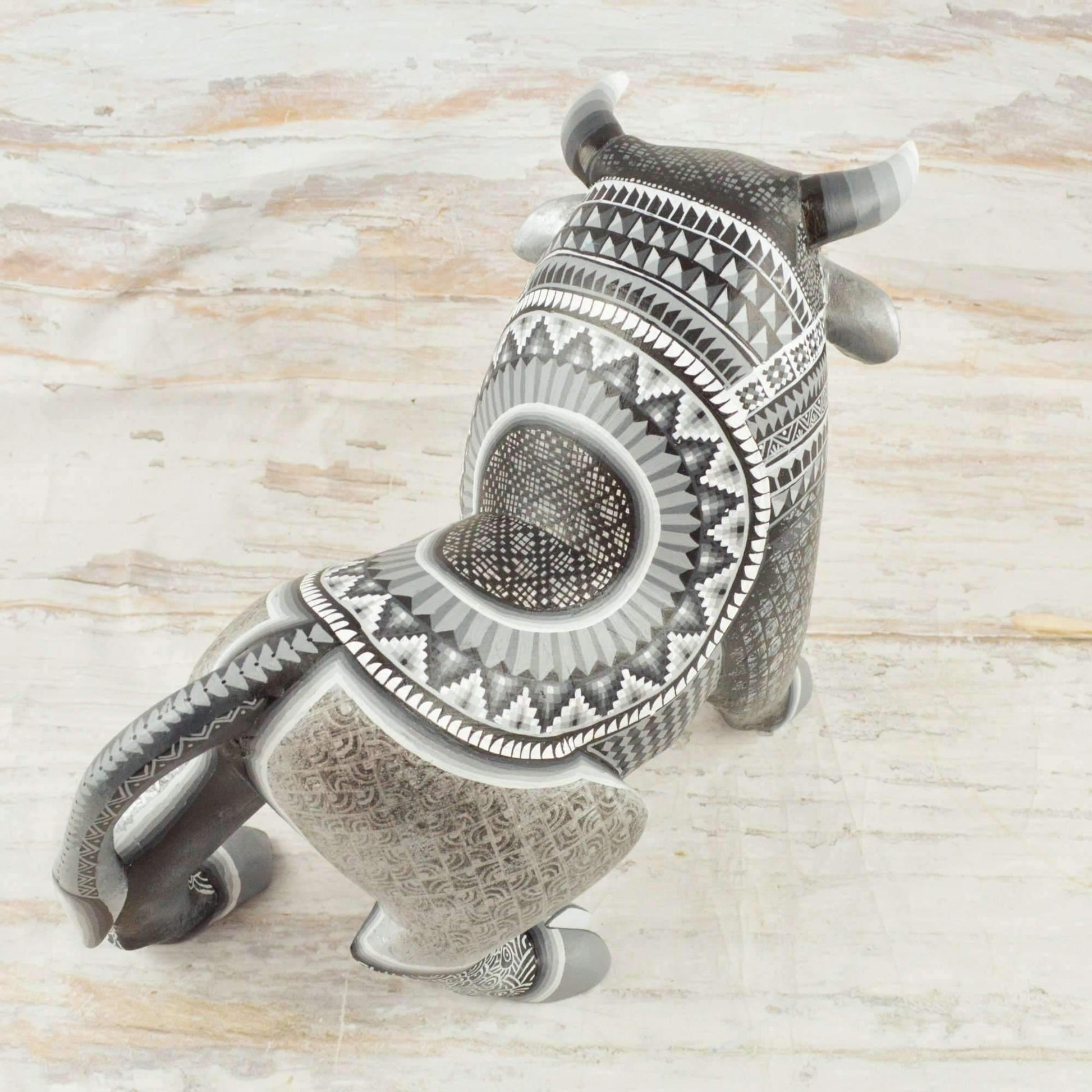 Bull Alebrije Oaxacan Wood Carving - Alebrije Huichol Mexican Folk art magiamexica.com