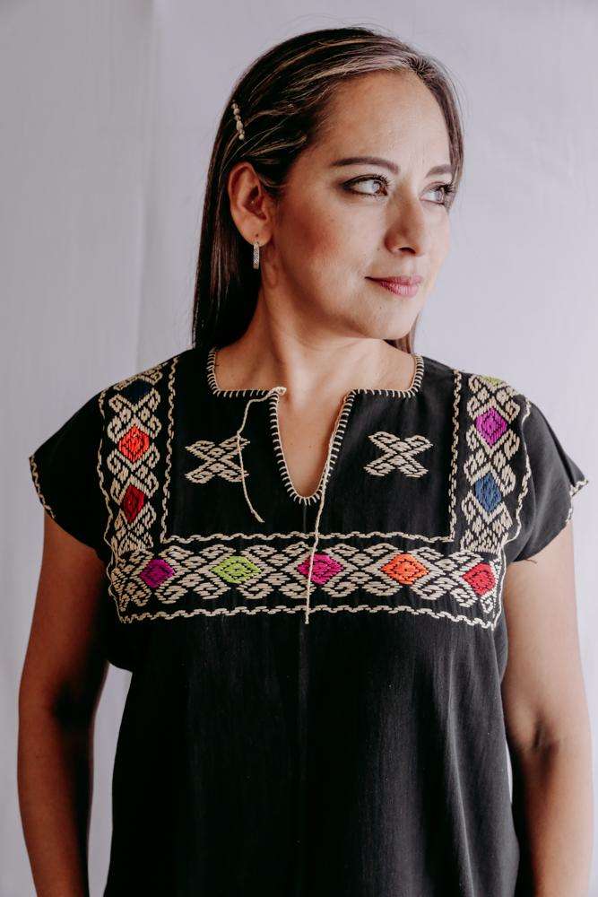 Embroidered Mexican Blouse | Ethnic - Alebrije Huichol Mexican Folk art magiamexica.com