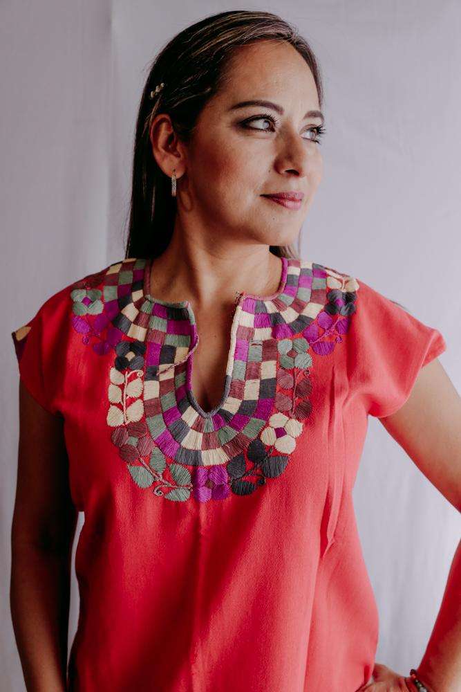 Embroidered Mexican Blouse | Flowers - Alebrije Huichol Mexican Folk art magiamexica.com