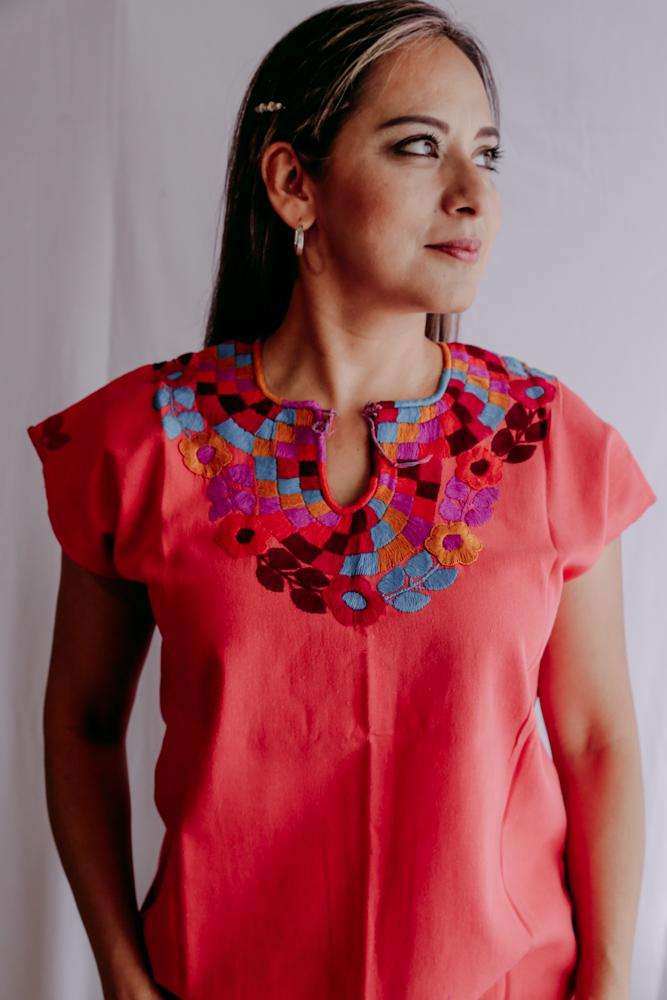 Embroidered Mexican Blouse | Flowers - Alebrije Huichol Mexican Folk art magiamexica.com