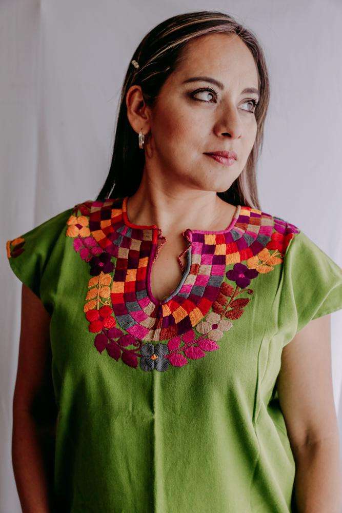 Embroidered Mexican Blouse | Flowers - Alebrije Huichol Mexican Folk art magiamexica.com