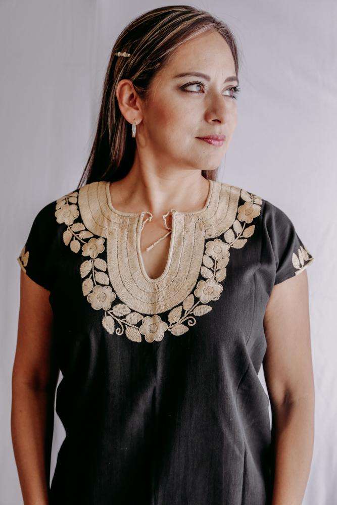 Embroidered Mexican Blouse | Flowers - Alebrije Huichol Mexican Folk art magiamexica.com