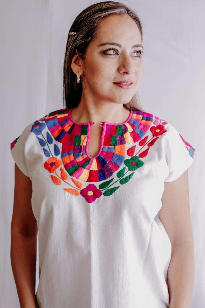Embroidered Mexican Blouse | Flowers - Alebrije Huichol Mexican Folk art magiamexica.com