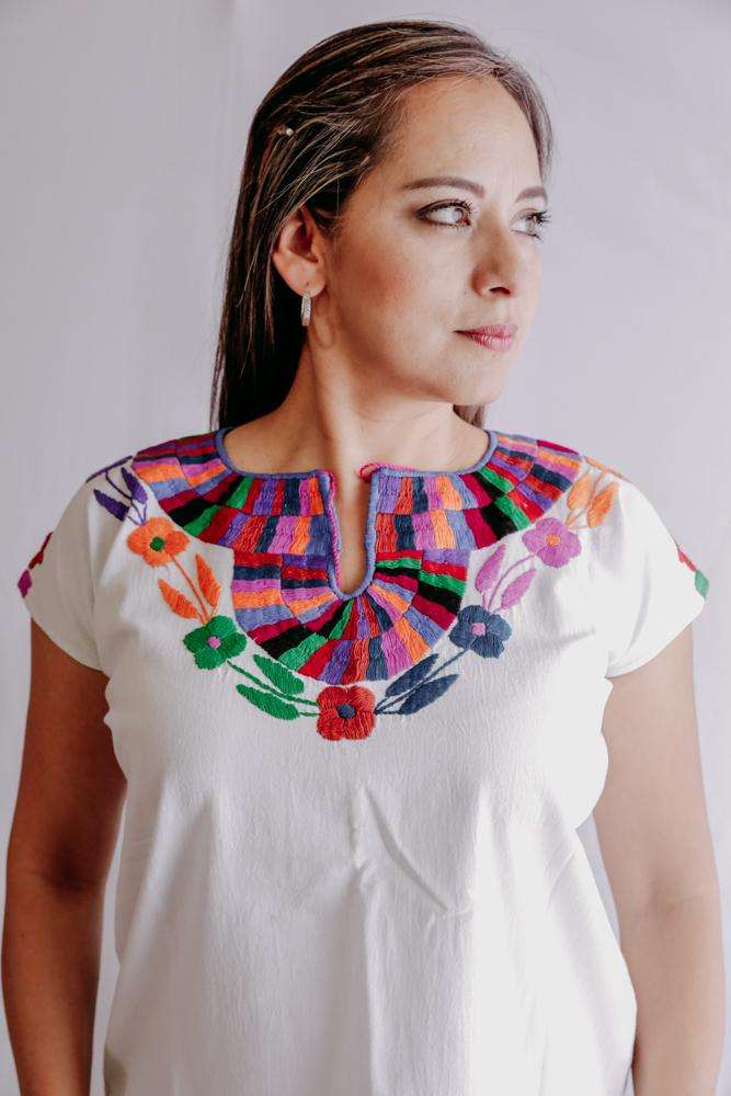 Embroidered Mexican Blouse | Flowers - Alebrije Huichol Mexican Folk art magiamexica.com