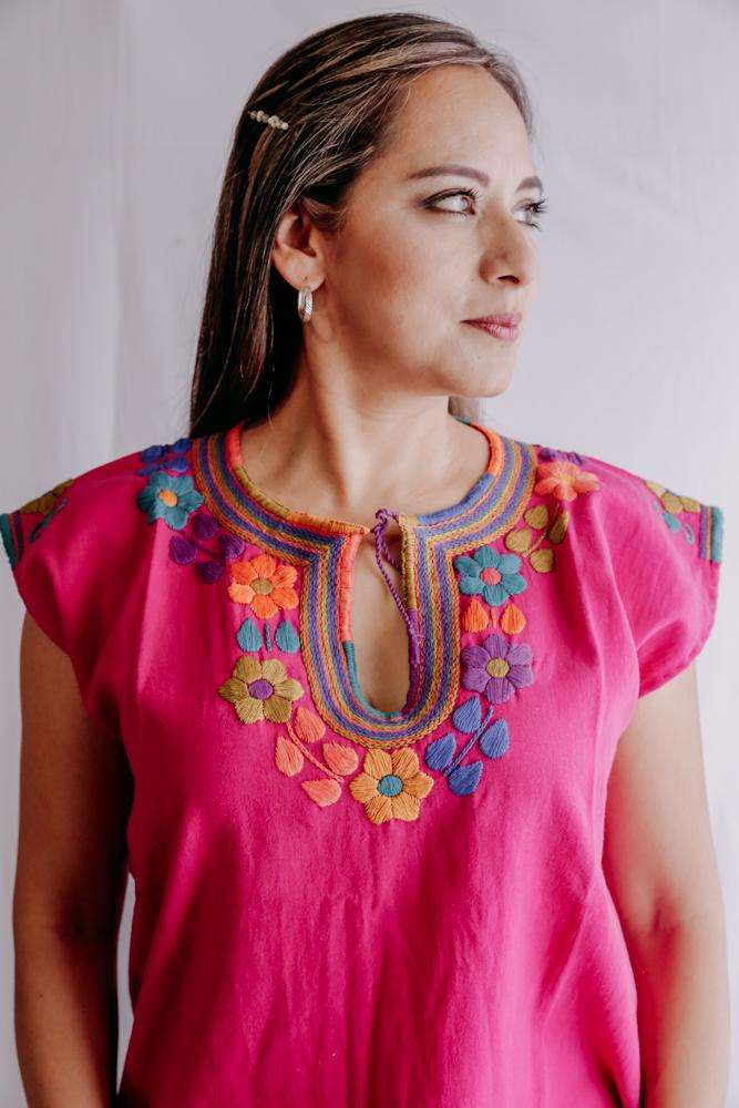 Embroidered Mexican Blouse | Flowers - Alebrije Huichol Mexican Folk art magiamexica.com
