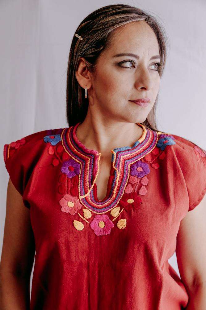 Embroidered Mexican Blouse | Flowers - Alebrije Huichol Mexican Folk art magiamexica.com