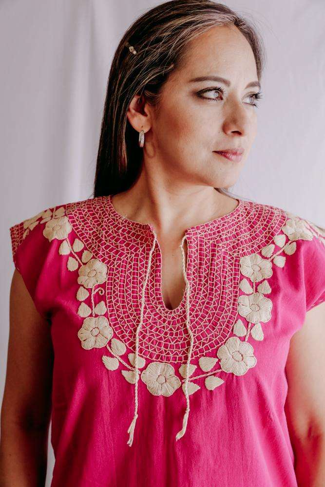 Embroidered Mexican Blouse | Flowers - Alebrije Huichol Mexican Folk art magiamexica.com