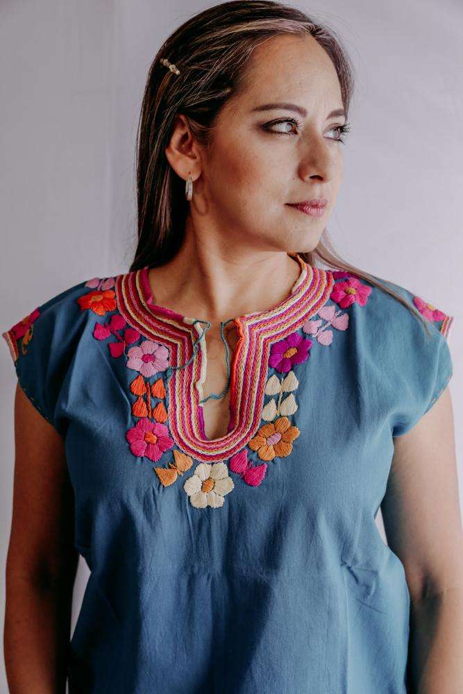 Embroidered Mexican Blouse | Flowers - Alebrije Huichol Mexican Folk art magiamexica.com