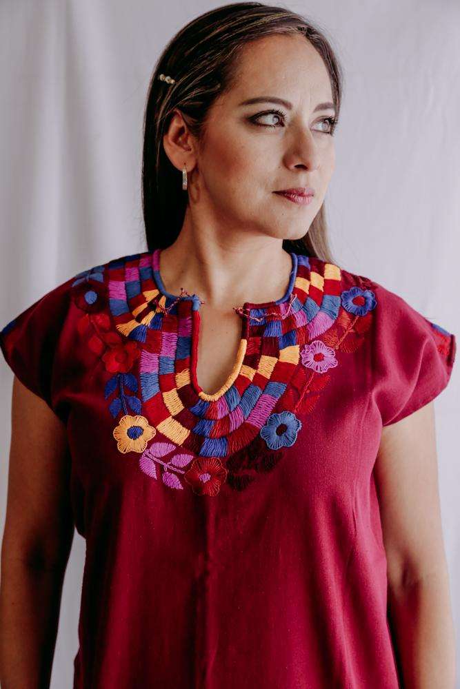 Embroidered Mexican Blouse | Flowers - Alebrije Huichol Mexican Folk art magiamexica.com