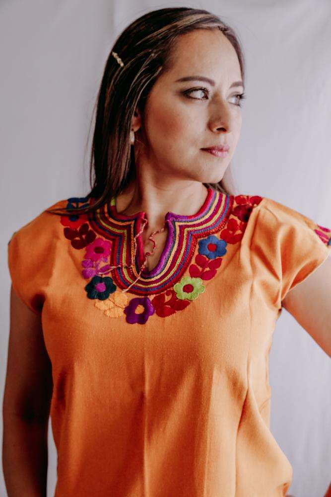 Embroidered Mexican Blouse | Flowers - Alebrije Huichol Mexican Folk art magiamexica.com