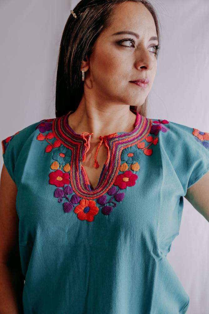 Embroidered Mexican Blouse | Flowers - Alebrije Huichol Mexican Folk art magiamexica.com