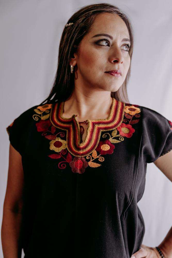 Embroidered Mexican Blouse | Flowers - Alebrije Huichol Mexican Folk art magiamexica.com
