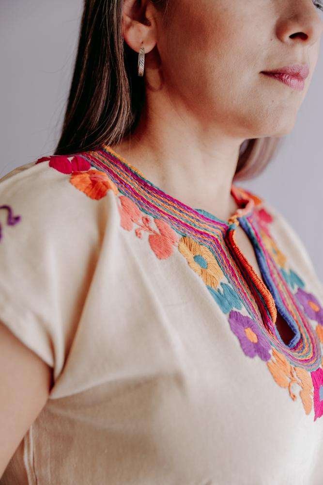 Embroidered Mexican Blouse | Flowers - Alebrije Huichol Mexican Folk art magiamexica.com