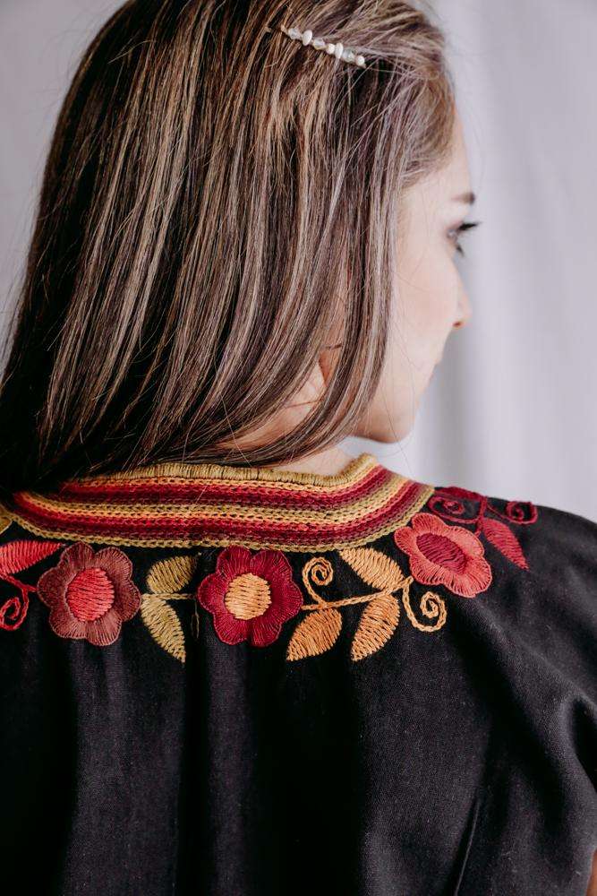 Embroidered Mexican Blouse | Flowers - Alebrije Huichol Mexican Folk art magiamexica.com