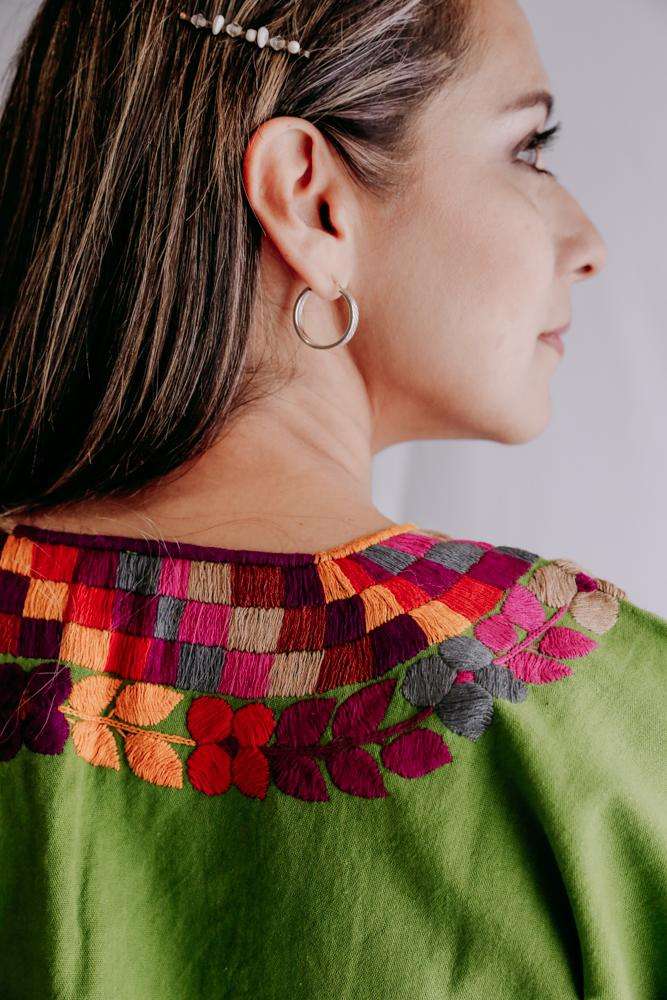 Embroidered Mexican Blouse | Flowers - Alebrije Huichol Mexican Folk art magiamexica.com